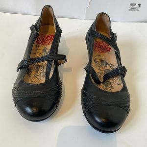 Blako size 6 made in Spain platform shoe.